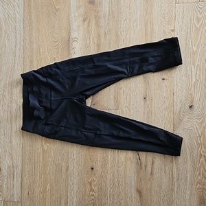 Lululemon Mind Over Miles Crop *17"